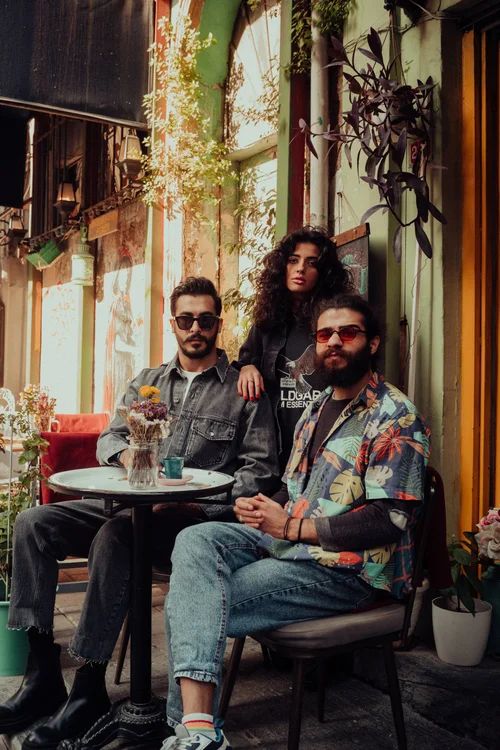 Goldgarn-Kampagne Istanbul: Gruppe vor einem Café