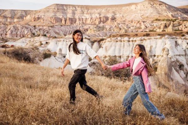 Goldgarn-Kampagne Kappadokien: Models laufen durch die Steppe