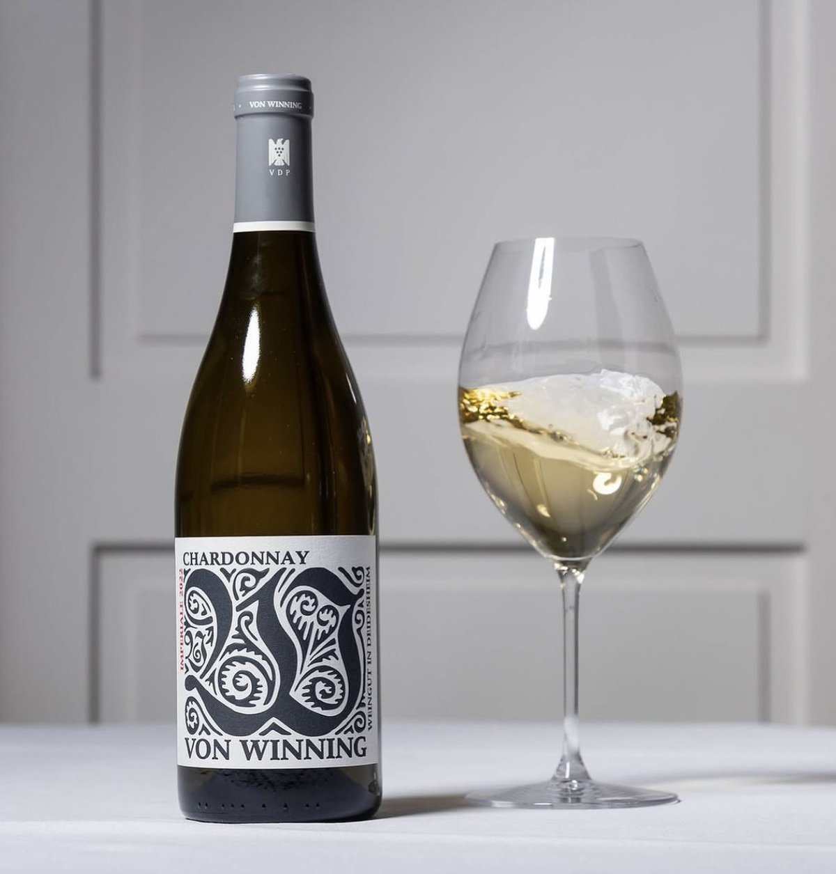 Chardonnay Imperiale mit Glas