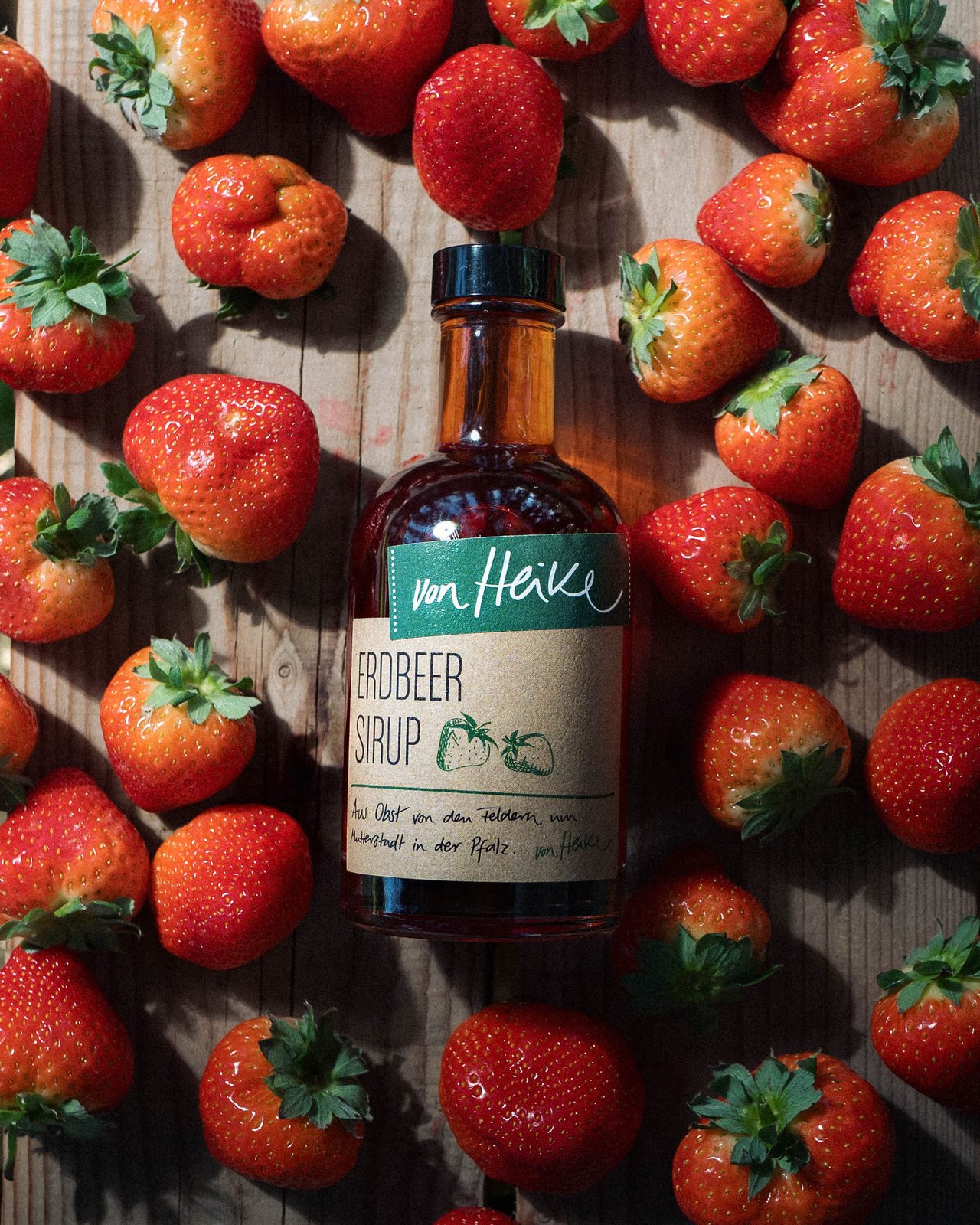 Erdbeer-Sirup von Heike auf frischen Erdbeeren