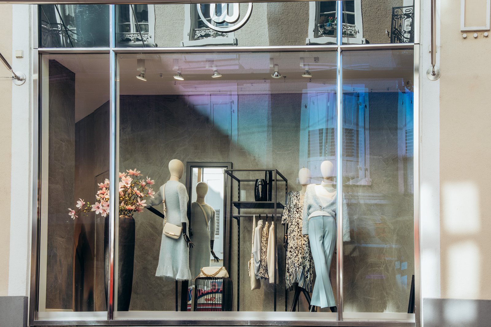 Abendmode im Schaufenster