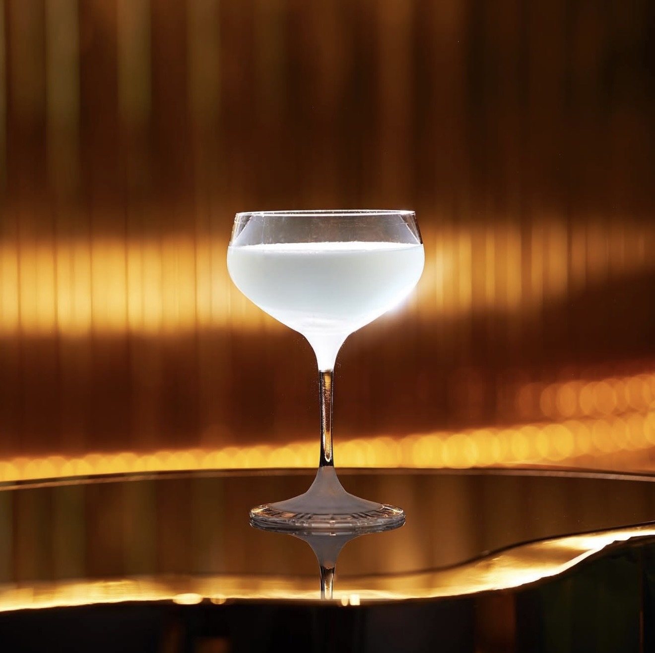 Coupé-Glas im goldenen Licht